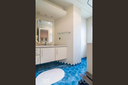 Apartamento à venda com 360m², 4 quartos e 4 vagas Apartamento à venda com 360m², 4 quartos e 4 vagasBanheiro da Suíte 2