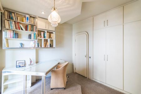 Apartamento à venda com 360m², 4 quartos e 4 vagas Apartamento à venda com 360m², 4 quartos e 4 vagasQuarto 3 Suíte