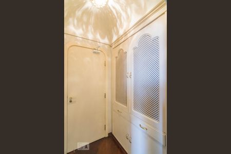 Apartamento à venda com 360m², 4 quartos e 4 vagas Apartamento à venda com 360m², 4 quartos e 4 vagasAdega