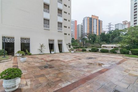Apartamento à venda com 360m², 4 quartos e 4 vagas Apartamento à venda com 360m², 4 quartos e 4 vagasÁrea de Circulação