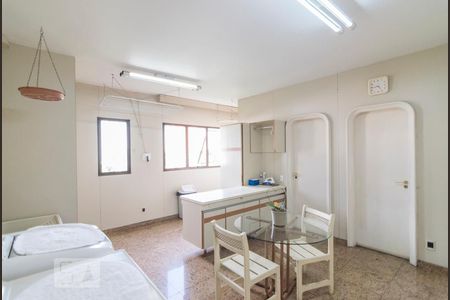 Apartamento à venda com 360m², 4 quartos e 4 vagas Apartamento à venda com 360m², 4 quartos e 4 vagasÁrea de Serviço