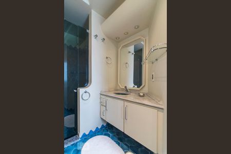 Apartamento à venda com 360m², 4 quartos e 4 vagas Apartamento à venda com 360m², 4 quartos e 4 vagasBanheiro da Suíte 2