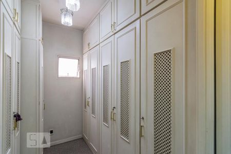Apartamento à venda com 360m², 4 quartos e 4 vagas Apartamento à venda com 360m², 4 quartos e 4 vagasCloset da Suíte 1