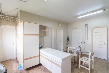 Apartamento à venda com 360m², 4 quartos e 4 vagas Apartamento à venda com 360m², 4 quartos e 4 vagasÁrea de Serviço