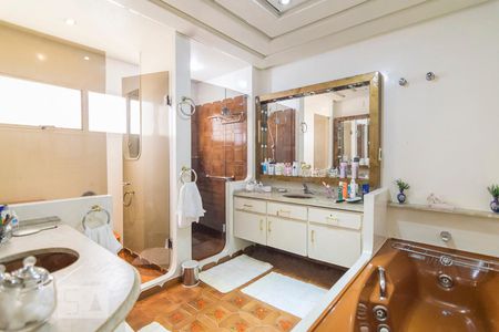 Apartamento à venda com 360m², 4 quartos e 4 vagas Apartamento à venda com 360m², 4 quartos e 4 vagasBanheiro da Suíte 1