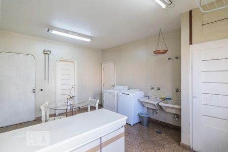 Apartamento à venda com 360m², 4 quartos e 4 vagas Apartamento à venda com 360m², 4 quartos e 4 vagasÁrea de Serviço