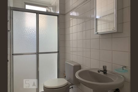 Banheiro de apartamento para alugar com 1 quarto, 52m² em Botafogo, Campinas