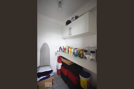 Apartamento à venda com 142m², 4 quartos e 4 vagas Apartamento à venda com 142m², 4 quartos e 4 vagasQuarto de Serviço