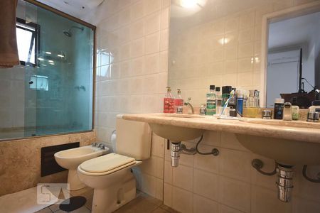 Apartamento à venda com 142m², 4 quartos e 4 vagas Apartamento à venda com 142m², 4 quartos e 4 vagasBanheiro 2 Suíte 2