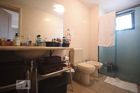 Apartamento à venda com 142m², 4 quartos e 4 vagas Apartamento à venda com 142m², 4 quartos e 4 vagasBanheiro 1 Suíte 2