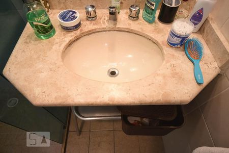 Apartamento à venda com 142m², 4 quartos e 4 vagas Apartamento à venda com 142m², 4 quartos e 4 vagasDetalhe do Banheiro Suíte 1