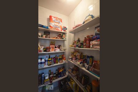 Apartamento à venda com 142m², 4 quartos e 4 vagas Apartamento à venda com 142m², 4 quartos e 4 vagasDespensa