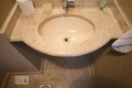 Apartamento à venda com 142m², 4 quartos e 4 vagas Apartamento à venda com 142m², 4 quartos e 4 vagasDetalhe do Lavabo