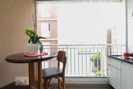 Sacada  de apartamento para alugar com 3 quartos, 61m² em Vila Ema, São Paulo