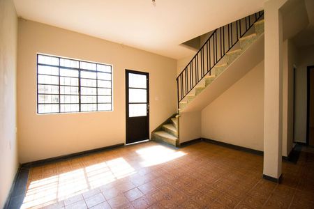 Sala de casa para alugar com 2 quartos, 70m² em Jardim Vergueiro, São Paulo