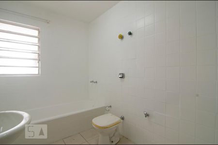 Banheiro de apartamento à venda com 2 quartos, 130m² em Cerqueira César, São Paulo