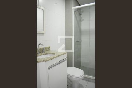 Banheiro de kitnet/studio para alugar com 1 quarto, 30m² em Rebouças, Curitiba