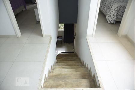 Escada de casa à venda com 3 quartos, 160m² em Pechincha, Rio de Janeiro