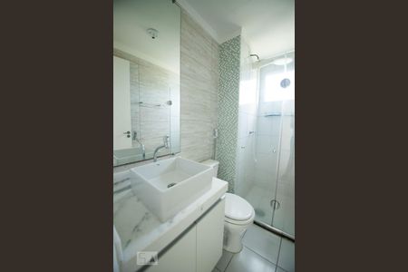 banheiro de apartamento à venda com 2 quartos, 45m² em Vila Marieta, Campinas