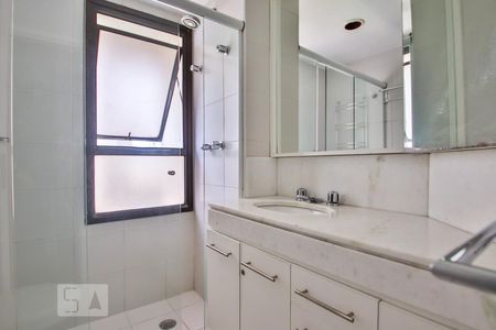 Banheiro de apartamento à venda com 1 quarto, 49m² em Jardim Paulista, São Paulo