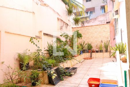 Casa à venda com 500m², 8 quartos e 4 vagas Casa à venda com 500m², 8 quartos e 4 vagasQuintal