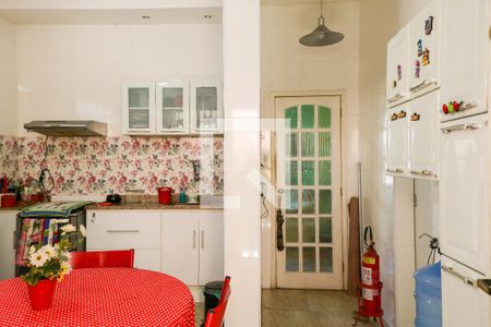 Casa à venda com 500m², 8 quartos e 4 vagas Casa à venda com 500m², 8 quartos e 4 vagasCozinha no 1º Pavimento