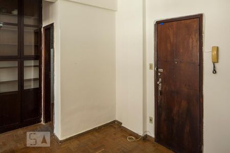 Sala (porta de entrada e armário) de apartamento à venda com 1 quarto, 58m² em Centro, Belo Horizonte
