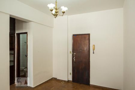 Sala (porta de entrada e banheiro) de apartamento à venda com 1 quarto, 58m² em Centro, Belo Horizonte