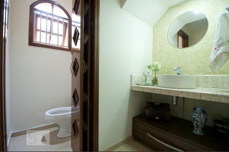 Banheiro Social de casa à venda com 3 quartos, 200m² em Vila Constanca, São Paulo