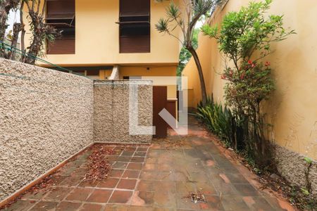 Casa para alugar com 288m², 3 quartos e 4 vagas Casa para alugar com 288m², 3 quartos e 4 vagasQuintal