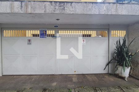 Casa para alugar com 288m², 3 quartos e 4 vagas Casa para alugar com 288m², 3 quartos e 4 vagasFachada