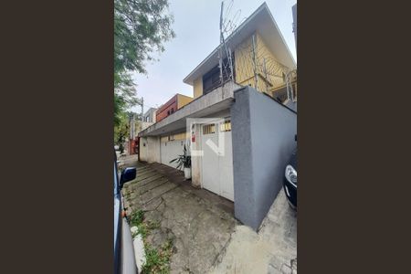 Casa para alugar com 288m², 3 quartos e 4 vagas Casa para alugar com 288m², 3 quartos e 4 vagasFachada