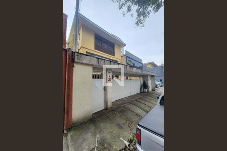 Casa para alugar com 288m², 3 quartos e 4 vagas Casa para alugar com 288m², 3 quartos e 4 vagasFachada