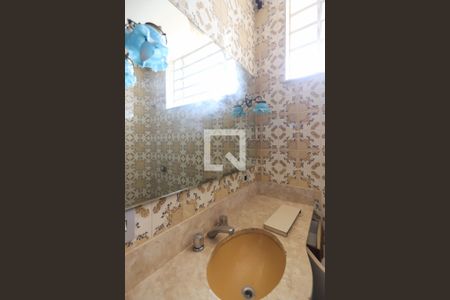 Casa para alugar com 288m², 3 quartos e 4 vagas Casa para alugar com 288m², 3 quartos e 4 vagasBanheiro da Suíte 1