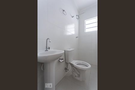 Banheiro de apartamento para alugar com 1 quarto, 30m² em Jardim Roberto, Osasco