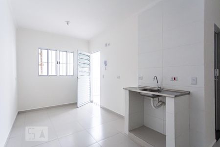 Cozinha de apartamento para alugar com 1 quarto, 30m² em Jardim Roberto, Osasco