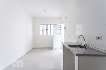 Cozinha de apartamento para alugar com 1 quarto, 30m² em Jardim Roberto, Osasco