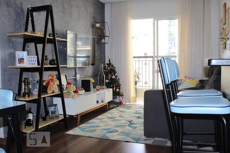 Sala de tv  de apartamento para alugar com 2 quartos, 70m² em Jardim Tupanci, Barueri
