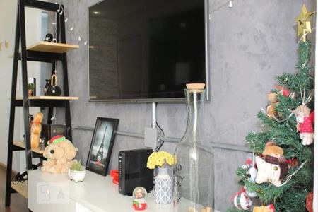 Sala de tv  de apartamento para alugar com 2 quartos, 70m² em Jardim Tupanci, Barueri