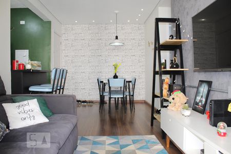 Sala de tv e jantar  de apartamento para alugar com 2 quartos, 70m² em Jardim Tupanci, Barueri
