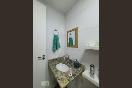 Banheiro de apartamento para alugar com 2 quartos, 51m² em Jardim Santa Emilia, São Paulo