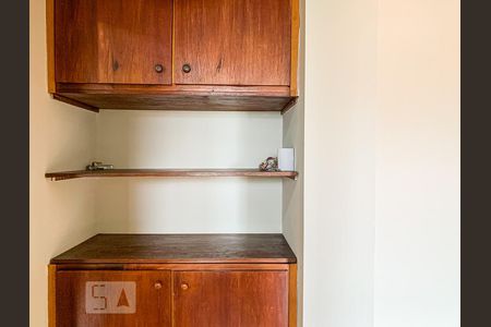 Corredor de apartamento à venda com 1 quarto, 62m² em Cambuí, Campinas