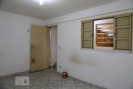 Quarto 2 de casa para alugar com 2 quartos, 70m² em Jardim Oliveiras, Taboão da Serra