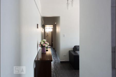 Corredor de apartamento à venda com 2 quartos, 55m² em Vila Marieta, São Paulo