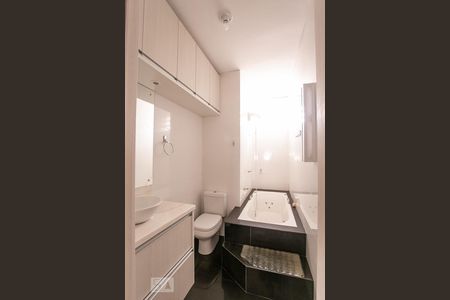 Banheiro de apartamento para alugar com 2 quartos, 76m² em Santana, Porto Alegre