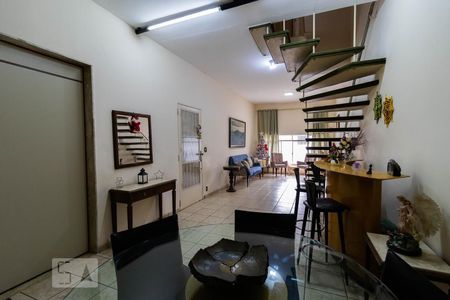Sala de casa à venda com 5 quartos, 240m² em Cambuci, São Paulo