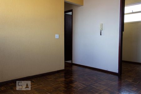 Sala de apartamento para alugar com 3 quartos, 55m² em Sagrada Família, Belo Horizonte