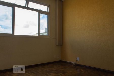 Sala de apartamento para alugar com 3 quartos, 55m² em Sagrada Família, Belo Horizonte