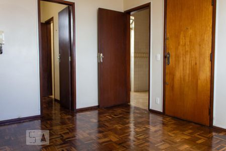 Sala de apartamento para alugar com 3 quartos, 55m² em Sagrada Família, Belo Horizonte