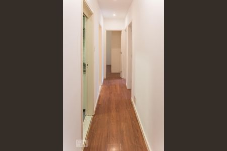 Corredor  de apartamento para alugar com 3 quartos, 105m² em Maracanã, Rio de Janeiro